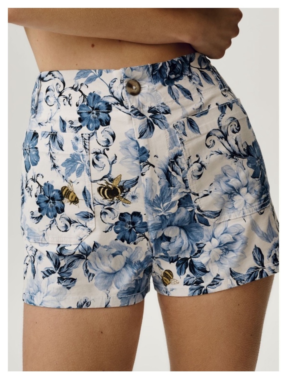 NWT MAEVE by ANTHROPOLOGIE Colette High-Rise Shorts in Blue Floral w/ Bees Sz 32